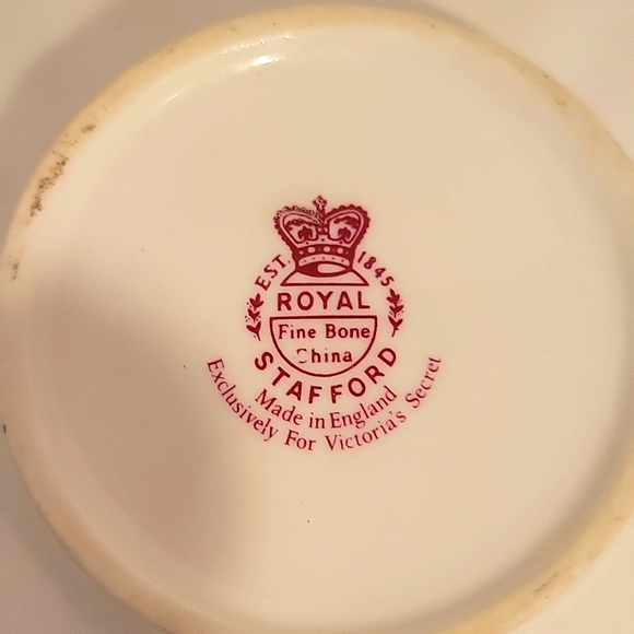 VTG ROYAL STAFFORD SHELL SHAPED DISHES/ VICTORIA SECRET QTY 2 - Picture 4 of 4